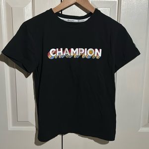 Black champion t-shirt.